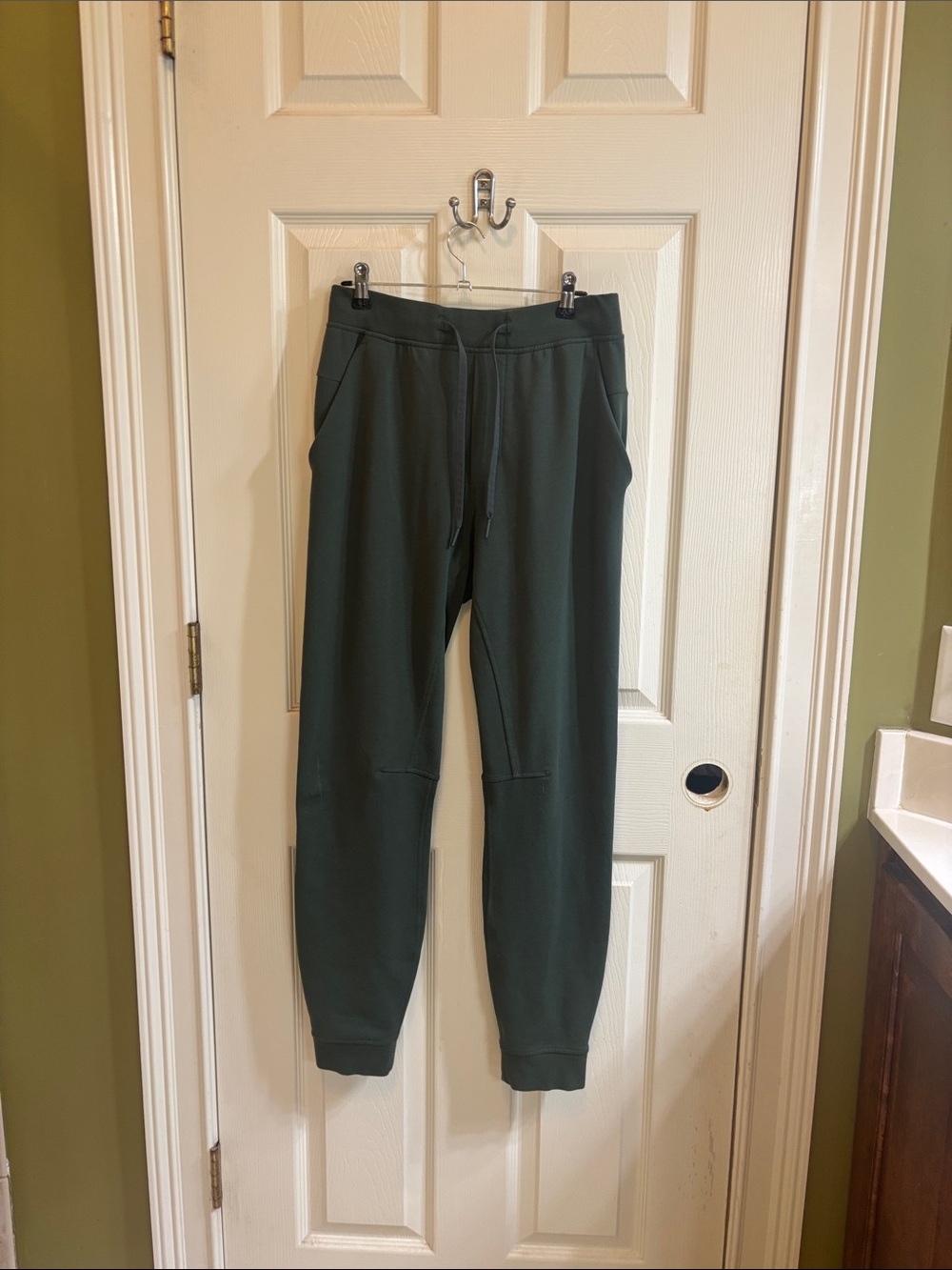 lululemon athletica Men's Forest Green Joggers